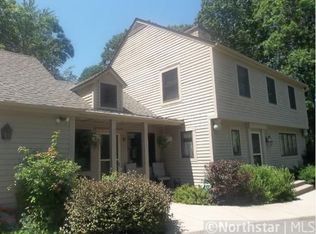 6710 Golden Ct, Chanhassen, MN 55317