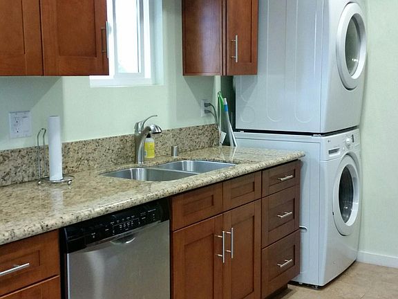 2nd image of 1501 Cabrillo Ave