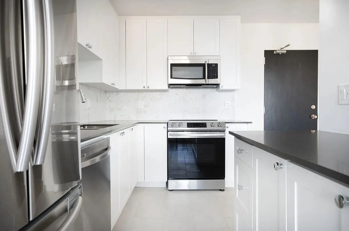 7411 Yonge St. and 20 — Photo 3