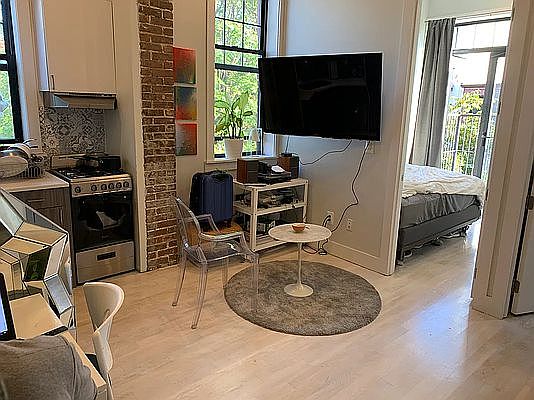 1st image of 186 Quincy St #6