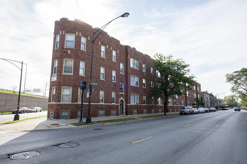 1st image of 6829 S King Dr #6831-2