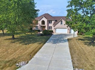 25 Timber Ridge Dr, Yorkville, IL 60560
