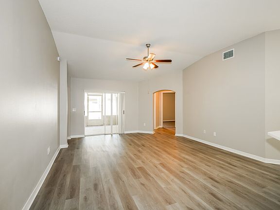 4th image of 19616 Wyndmill Cir