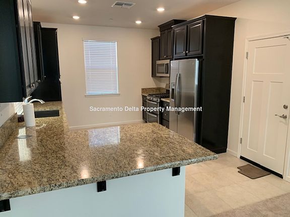 3rd image of 1073 Provence Village Dr