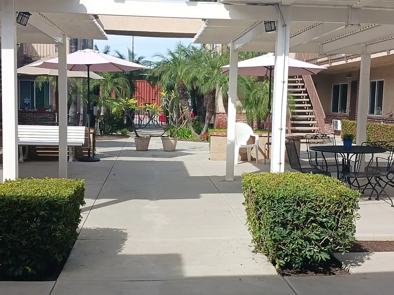 Ramhurst Dr — Photo 10