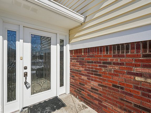 4th image of 6 Greyhound Cir