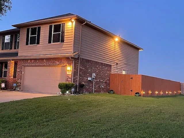 4 bed, 2.5 bath, 2504 sqft, $2,200 — Photo 2