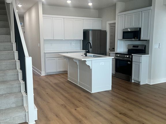 3rd image of 1831 Lapis Ave