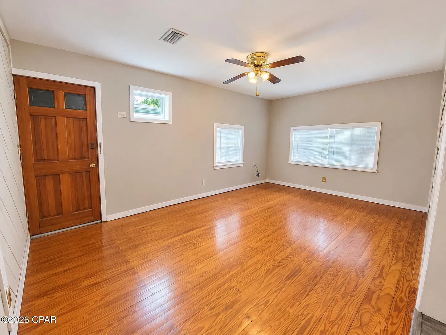 3 bed, 1200 sqft, $1,600 — Photo 4