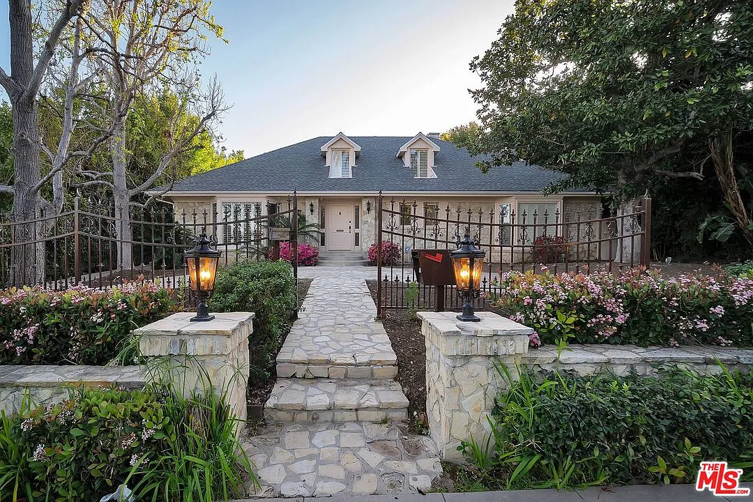 6 bed, 7.0 bath, 5050 sqft, $27,000 — Photo 1