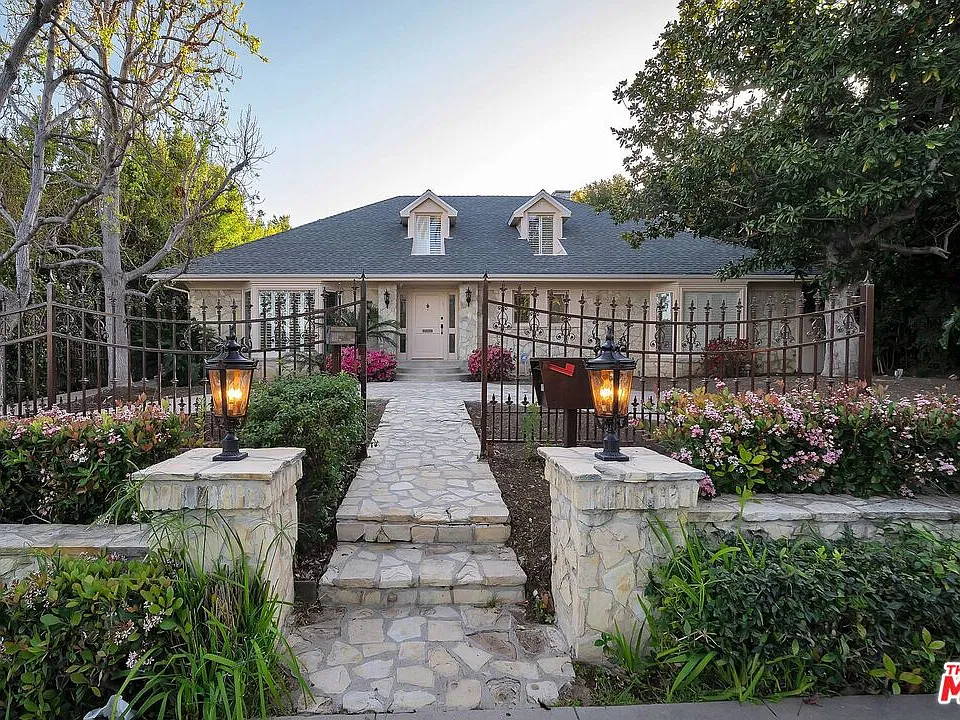 713 Foothill Rd