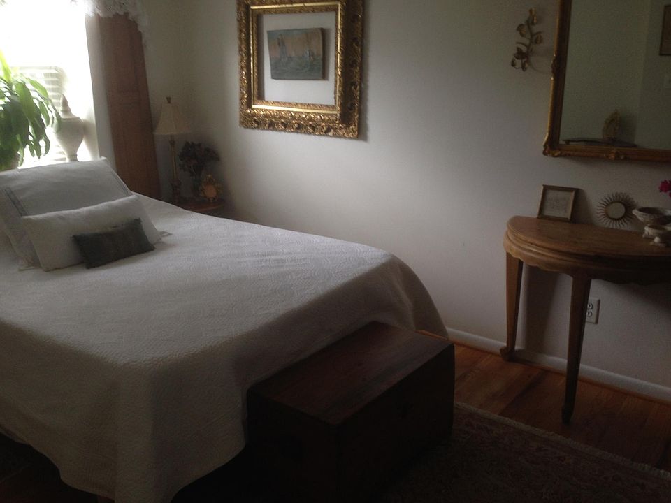 2nd image of 416 Hammond Pl