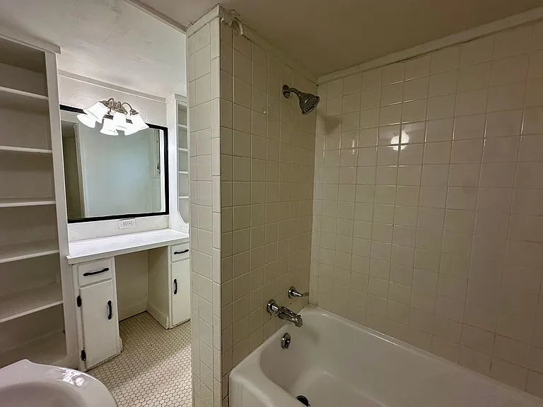 4507 Woodlawn — Photo 15