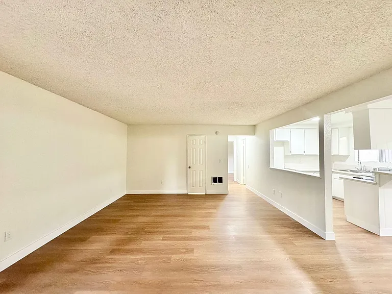 Westgate Villa Apartments — Photo 39