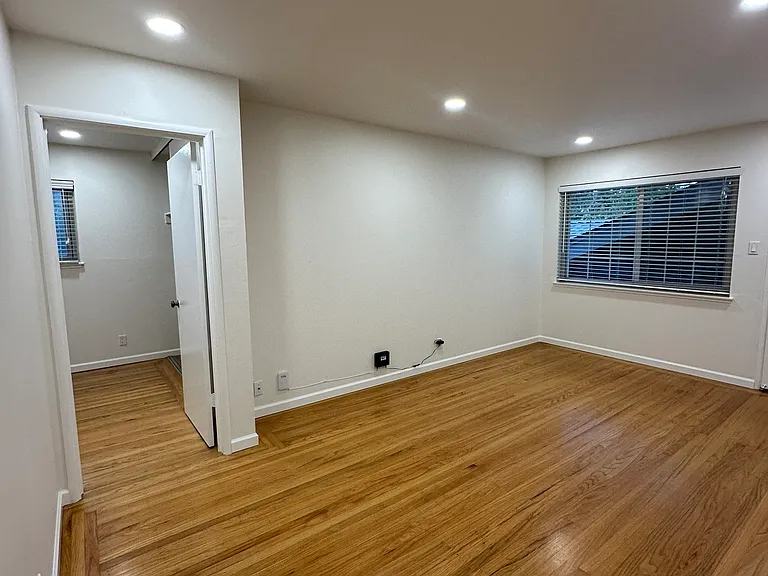 5445 Broadway #1 — Photo 42