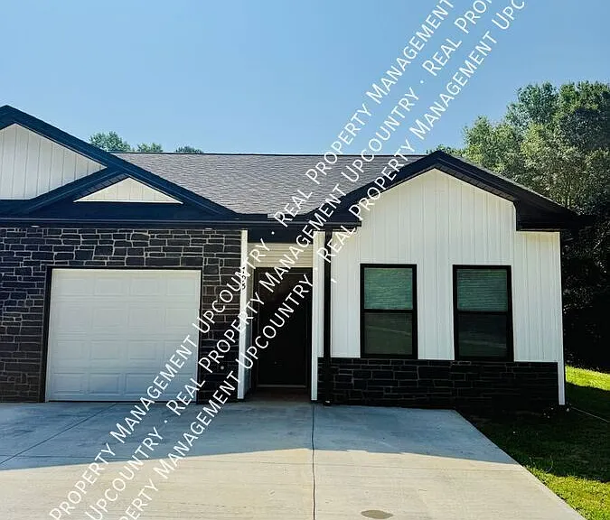 795 Lyman Rd — Photo 1