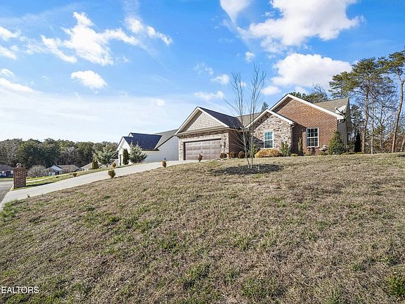 4th image of 8017 Stone Hollow Dr