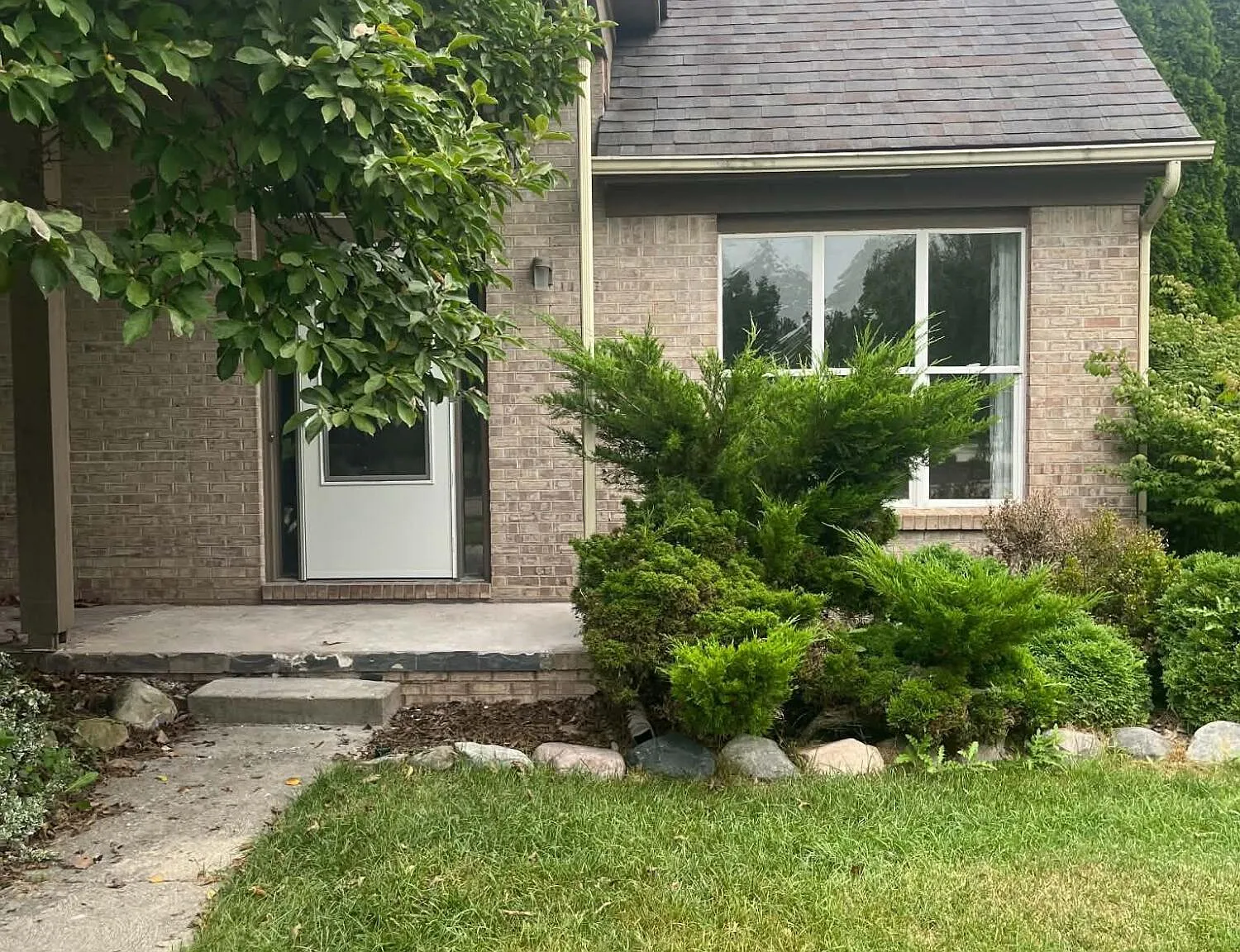 3 bed, 2.5 bath, 1764 sqft, $2,600 — Photo 2