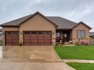 16612 Dellwood Dr, Clive, IA 50325
