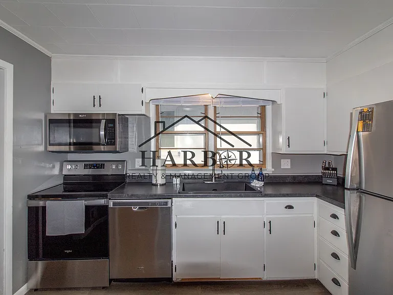 5th Avenue SE Duplex — Photo 4