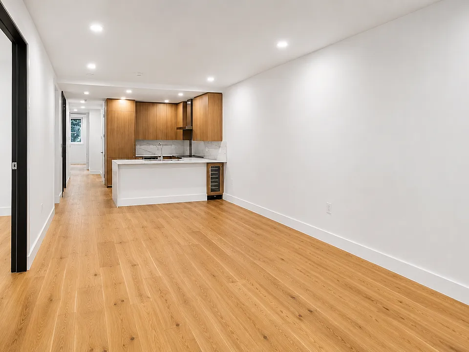 231 W 20th St #2