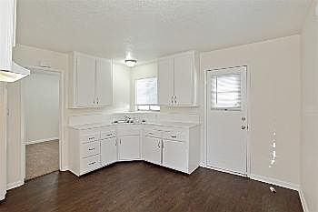 5th image of 2094 Walnut St
