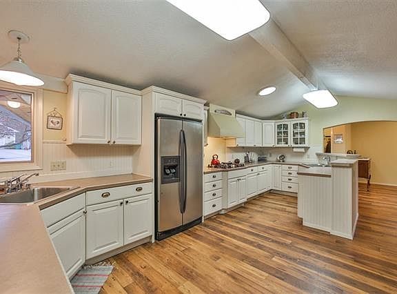 2nd image of 14607 E Belle Terre Ave