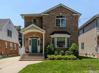 525 S 14th St, New Hyde Park, NY 11040