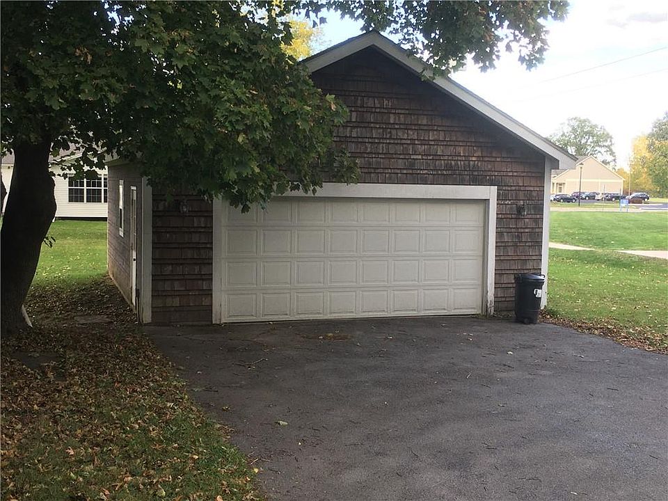 2nd image of 222 E Main St