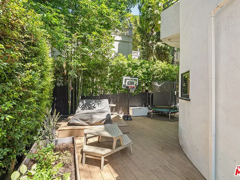 2065 Watsonia Ter — Photo 21