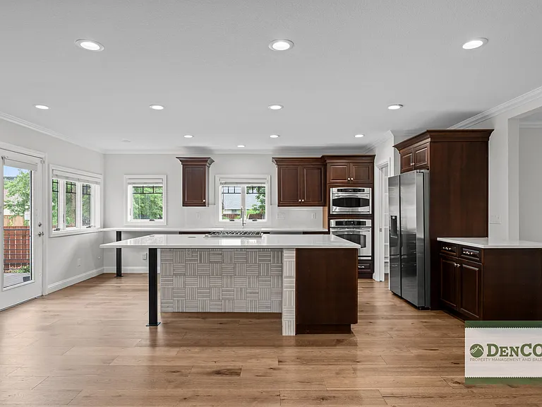 1401 S Clarkson St — Photo 8