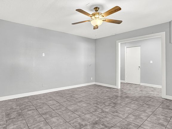 4th image of 4603 Byron St APT 3