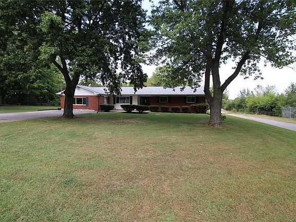 2nd image of 4416 W Southern Ave