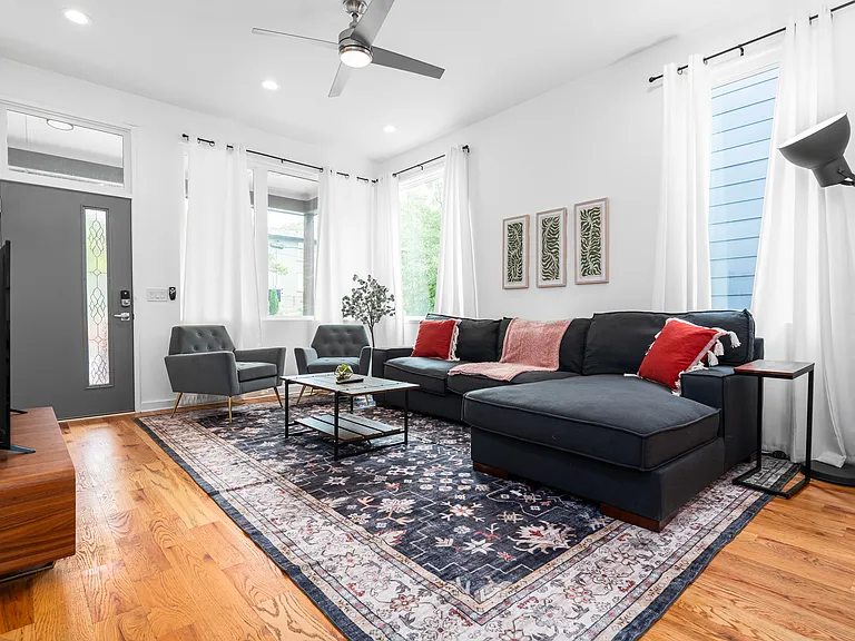 753 Fraser St SE — Photo 5
