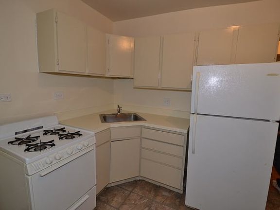 2nd image of 5748 N Winthrop Ave APT 0302