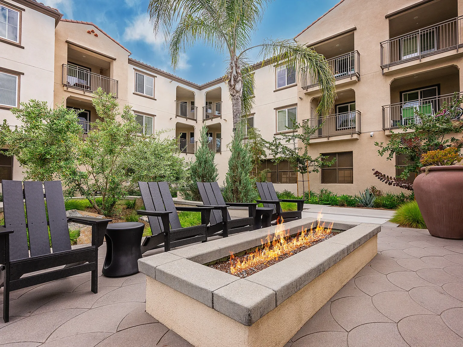 Los Alamitos Luxury Apartments — Photo 2