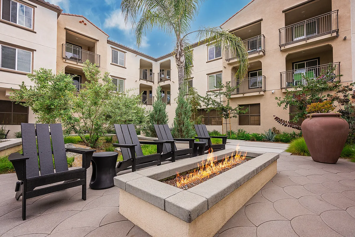 Building Photo - Los Alamitos Luxury Apartments