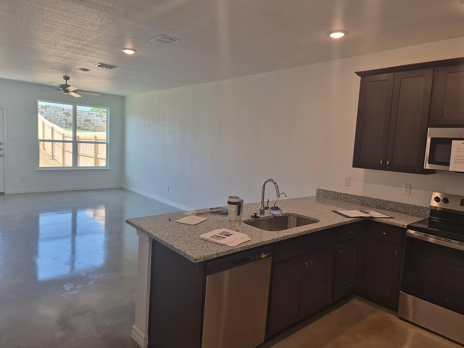 3 bed, 1175 sqft, $1,600 — Photo 3