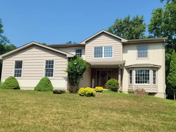 5900 Mary King Dr, Jackson, MI 49201