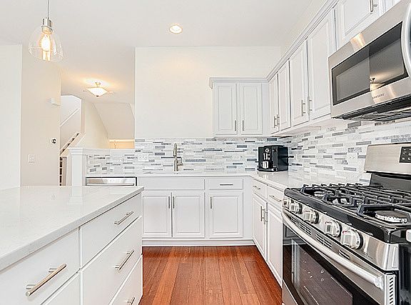 4th image of 294 Broadmoor Ln