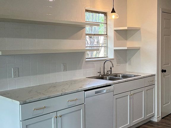 5th image of 4603 Emerald Dr