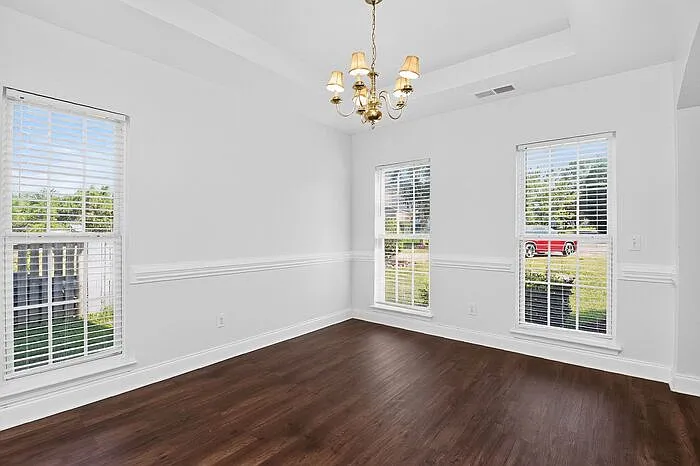 4 bed, 2.5 bath, 1976 sqft, $2,250 — Photo 3