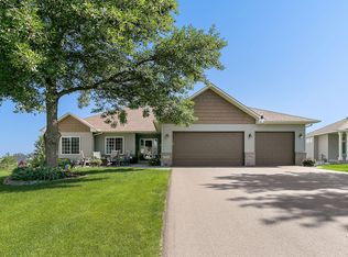 1875 Quail Dr, Shakopee, MN 55379