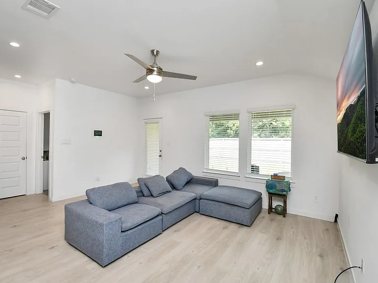 1674 Westway Dr — Photo 12