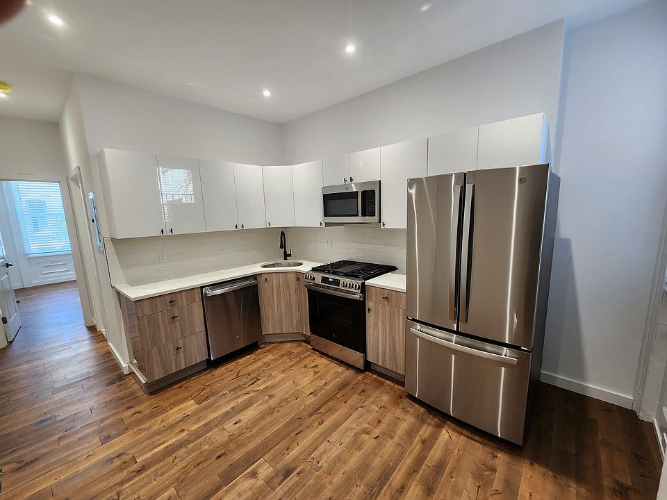 Kitchen looking into front Bdrm