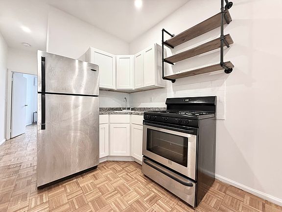 4th image of 394 Manhattan Ave #3L