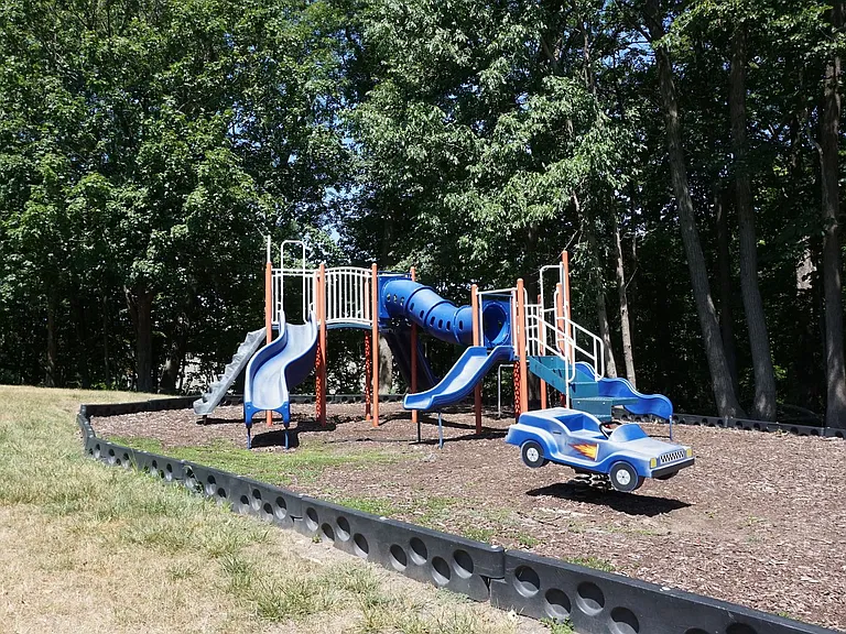 Fernbrook Townhomes — Photo 10