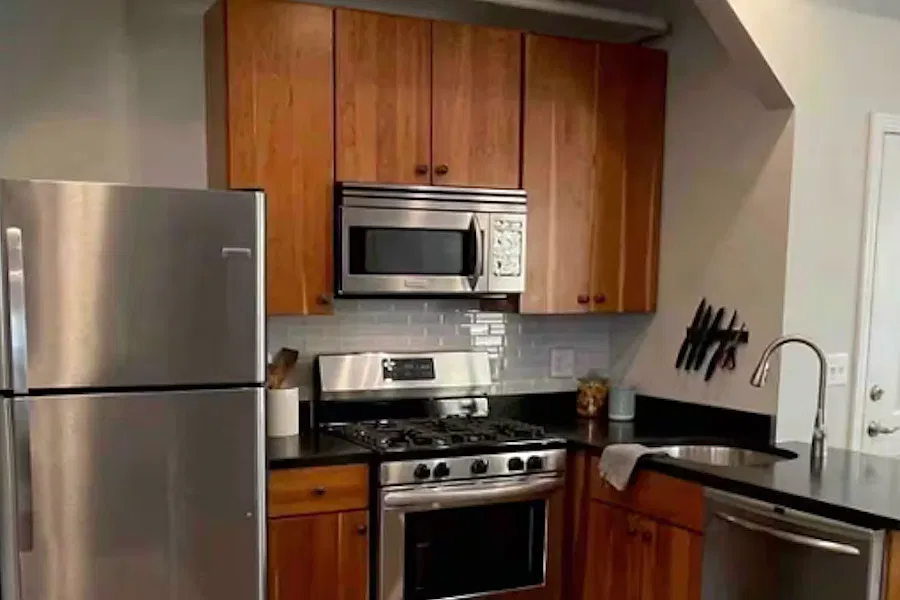 2 bed, 1343 sqft, $3,950 — Photo 2