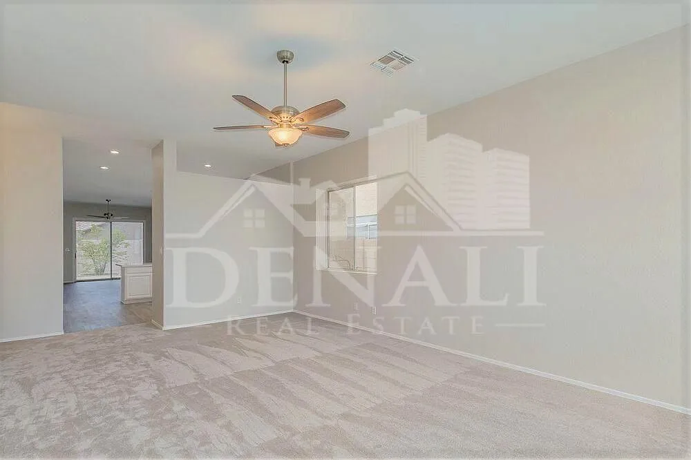 3 bed, 2.0 bath, 1710 sqft, $2,295 — Photo 2