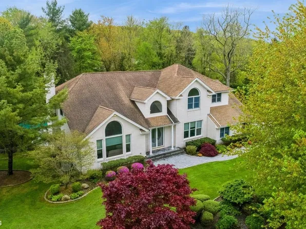 2 Sunflower Court, Dix Hills, NY 11746
